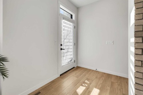 247 Greenbriar Common Nw, Calgary, AB - Indoor Photo Showing Other Room