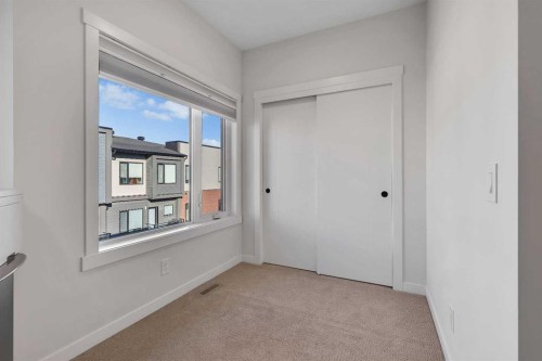 247 Greenbriar Common Nw, Calgary, AB - Indoor Photo Showing Other Room