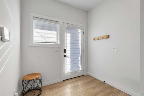 247 Greenbriar Common Nw, Calgary, AB - Indoor Photo Showing Other Room