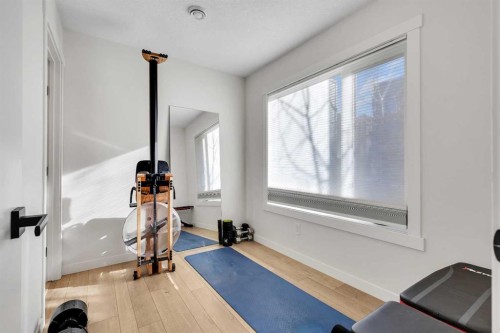 247 Greenbriar Common Nw, Calgary, AB - Indoor Photo Showing Other Room