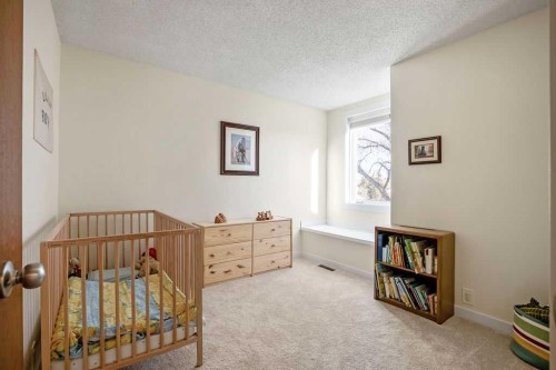 220 Scenic Way Nw, Calgary, AB - Indoor Photo Showing Bedroom