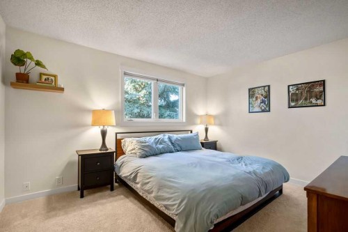 220 Scenic Way Nw, Calgary, AB - Indoor Photo Showing Bedroom