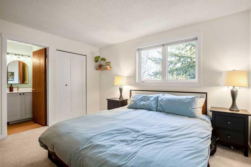 220 Scenic Way Nw, Calgary, AB - Indoor Photo Showing Bedroom