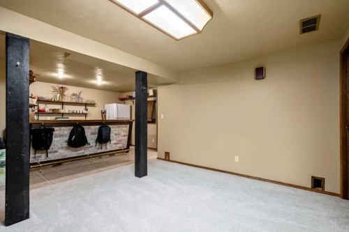 220 Scenic Way Nw, Calgary, AB - Indoor Photo Showing Other Room