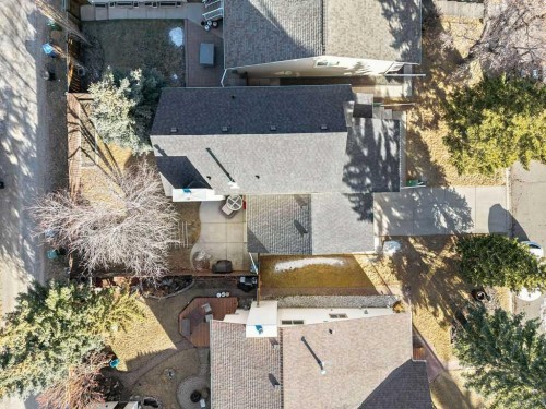 220 Scenic Way Nw, Calgary, AB - Outdoor