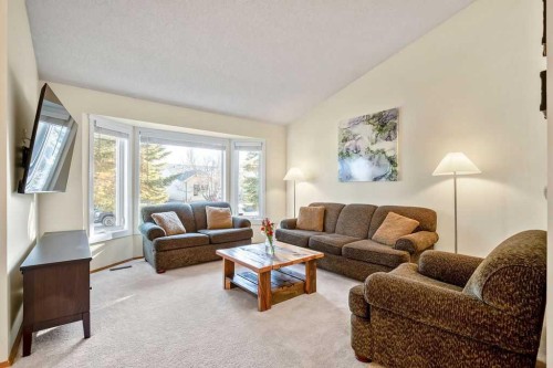 220 Scenic Way Nw, Calgary, AB - Indoor Photo Showing Living Room