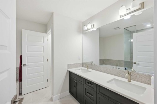228 Carringham Road, Calgary, AB - Indoor Photo Showing Bathroom