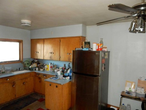 1330 34 Street Se, Calgary, AB - Indoor Photo Showing Kitchen