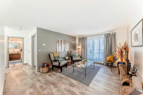 308-819 4A Street Ne, Calgary, AB - Indoor Photo Showing Living Room