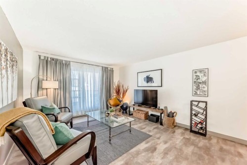 308-819 4A Street Ne, Calgary, AB - Indoor Photo Showing Living Room