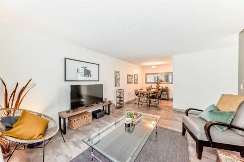 308-819 4A Street Ne, Calgary, AB - Indoor Photo Showing Living Room