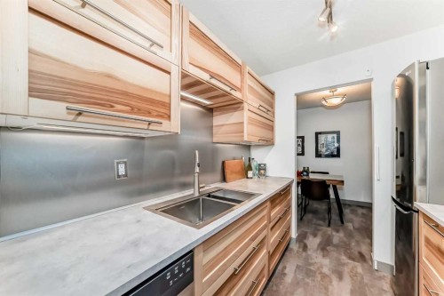 308-819 4A Street Ne, Calgary, AB - Indoor Photo Showing Kitchen