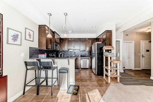 206-1005B Westmount Drive, Strathmore, AB - Indoor Photo Showing Kitchen