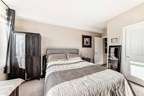 206-1005B Westmount Drive, Strathmore, AB - Indoor Photo Showing Bedroom