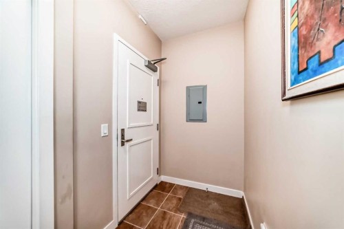206-1005B Westmount Drive, Strathmore, AB - Indoor Photo Showing Other Room