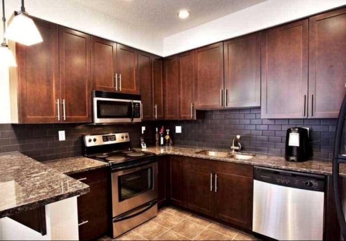 206-1005B Westmount Drive, Strathmore, AB - Indoor Photo Showing Kitchen With Stainless Steel Kitchen With Upgraded Kitchen