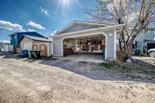 329 Martinwood Place Ne, Calgary, AB - Outdoor