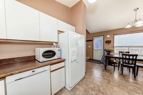329 Martinwood Place Ne, Calgary, AB - Indoor
