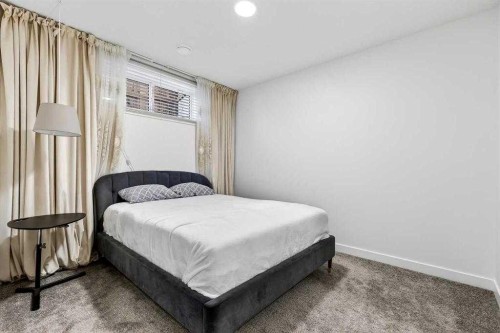 83 Legacy Passage Se, Calgary, AB - Indoor Photo Showing Bedroom