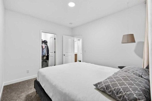 83 Legacy Passage Se, Calgary, AB - Indoor Photo Showing Bedroom