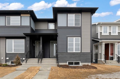 21 Sora Gate Se, Calgary, AB - Outdoor With Facade