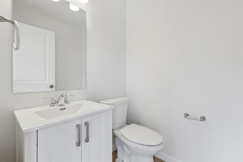 9 Park Lane, Didsbury, AB - Indoor Photo Showing Bathroom