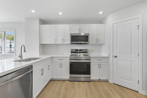 9 Park Lane, Didsbury, AB - Indoor Photo Showing Kitchen With Double Sink