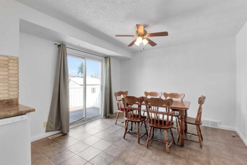 4056 44 Avenue Ne, Calgary, AB - Indoor Photo Showing Dining Room