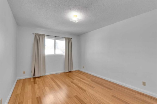 4056 44 Avenue Ne, Calgary, AB - Indoor Photo Showing Other Room