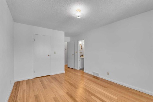 4056 44 Avenue Ne, Calgary, AB - Indoor Photo Showing Other Room