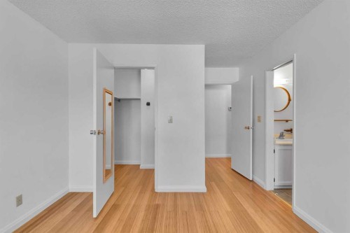 4056 44 Avenue Ne, Calgary, AB - Indoor Photo Showing Other Room