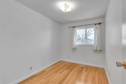 4056 44 Avenue Ne, Calgary, AB - Indoor Photo Showing Other Room