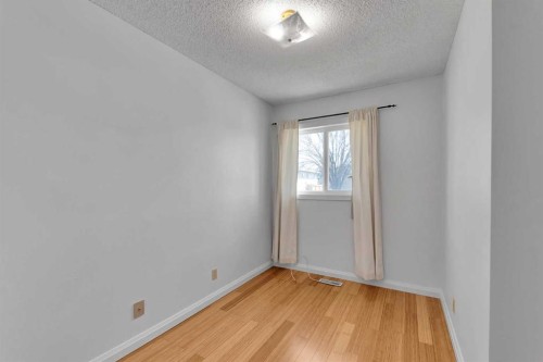 4056 44 Avenue Ne, Calgary, AB - Indoor Photo Showing Other Room