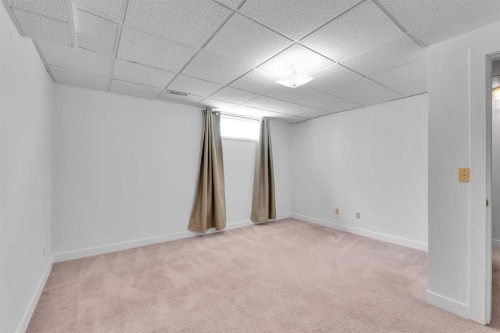 4056 44 Avenue Ne, Calgary, AB - Indoor Photo Showing Other Room