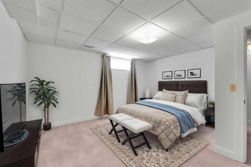 4056 44 Avenue Ne, Calgary, AB - Indoor Photo Showing Bedroom