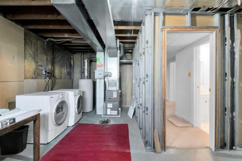 4056 44 Avenue Ne, Calgary, AB - Indoor Photo Showing Laundry Room