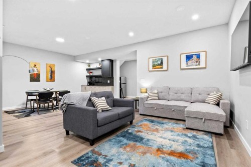 68 Walcrest View Se, Calgary, AB - Indoor Photo Showing Living Room