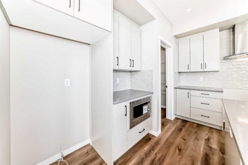 1089 Sawgrass Link Nw, Airdrie, AB - Indoor Photo Showing Kitchen With Upgraded Kitchen