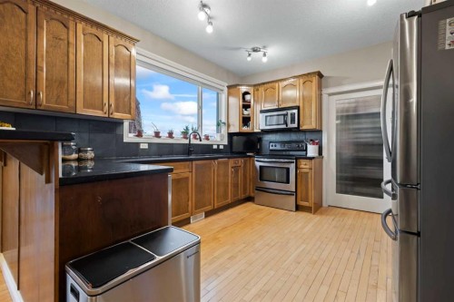 112 Hillcrest Cape, Strathmore, AB - Indoor Photo Showing Kitchen