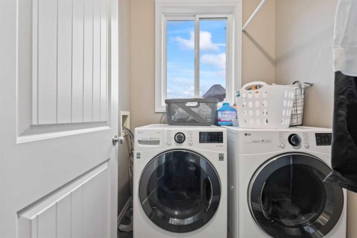 112 Hillcrest Cape, Strathmore, AB - Indoor Photo Showing Laundry Room