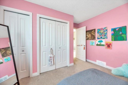 112 Hillcrest Cape, Strathmore, AB - Indoor Photo Showing Bedroom