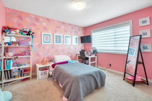 112 Hillcrest Cape, Strathmore, AB - Indoor Photo Showing Bedroom