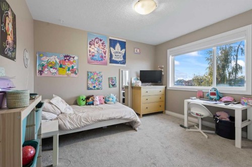 112 Hillcrest Cape, Strathmore, AB - Indoor Photo Showing Bedroom