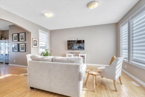 112 Hillcrest Cape, Strathmore, AB - Indoor Photo Showing Living Room