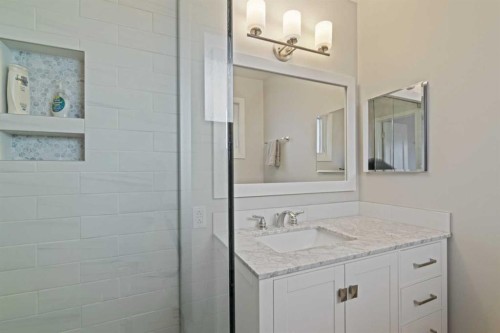276 Macewan Glen Drive Nw, Calgary, AB - Indoor Photo Showing Bathroom
