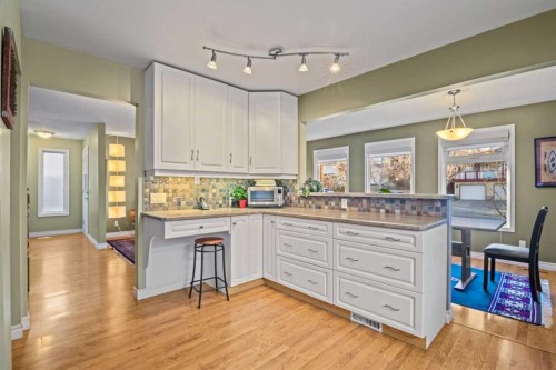 276 Macewan Glen Drive Nw, Calgary, AB - Indoor Photo Showing Kitchen