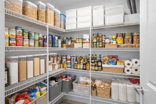 2208-33 Carringham Gate Nw, Calgary, AB - Indoor With Storage