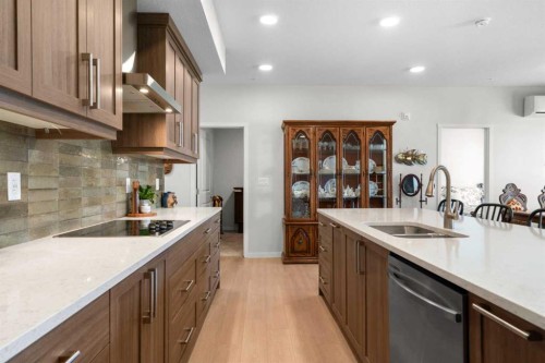 2208-33 Carringham Gate Nw, Calgary, AB - Indoor Photo Showing Kitchen With Double Sink With Upgraded Kitchen
