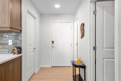 2208-33 Carringham Gate Nw, Calgary, AB - Indoor Photo Showing Other Room