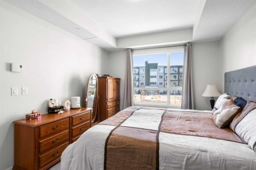 2208-33 Carringham Gate Nw, Calgary, AB - Indoor Photo Showing Bedroom